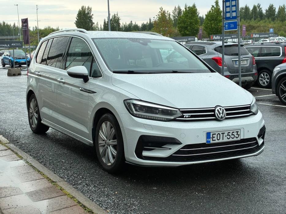 VOLKSWAGEN Touran 2018