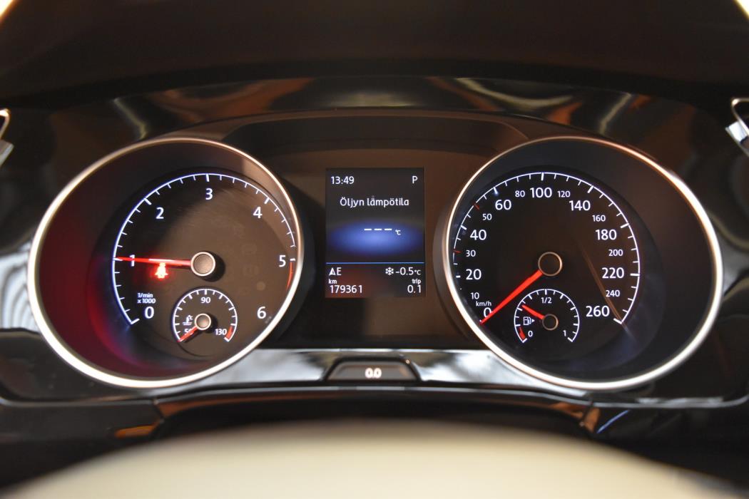 VOLKSWAGEN Touran 2018
