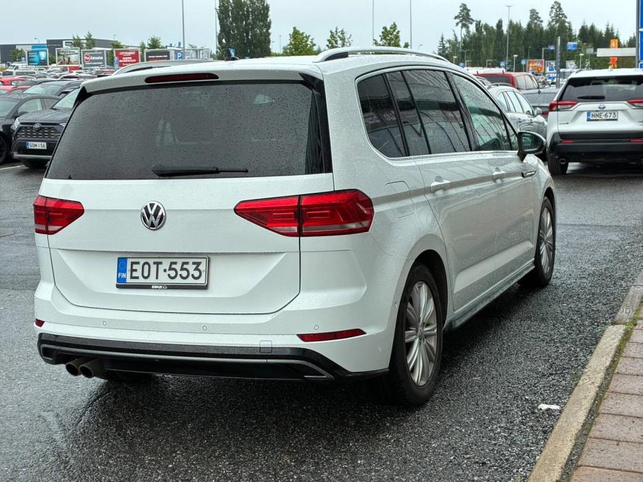 VOLKSWAGEN Touran 2018