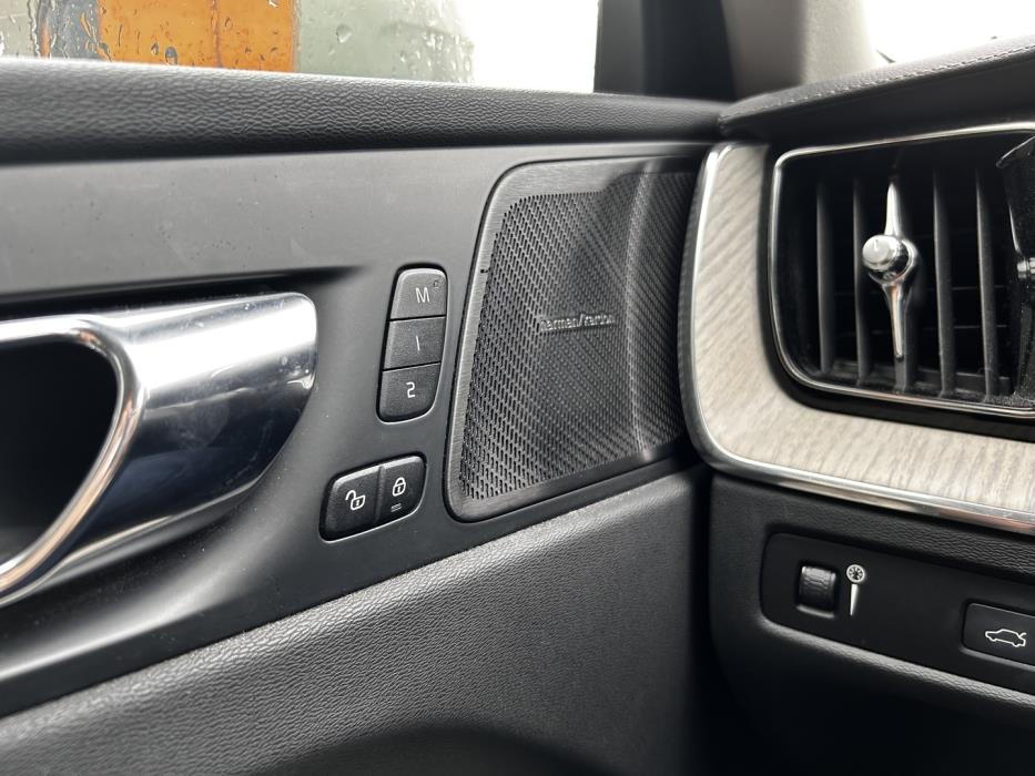 VOLVO XC60 2020
