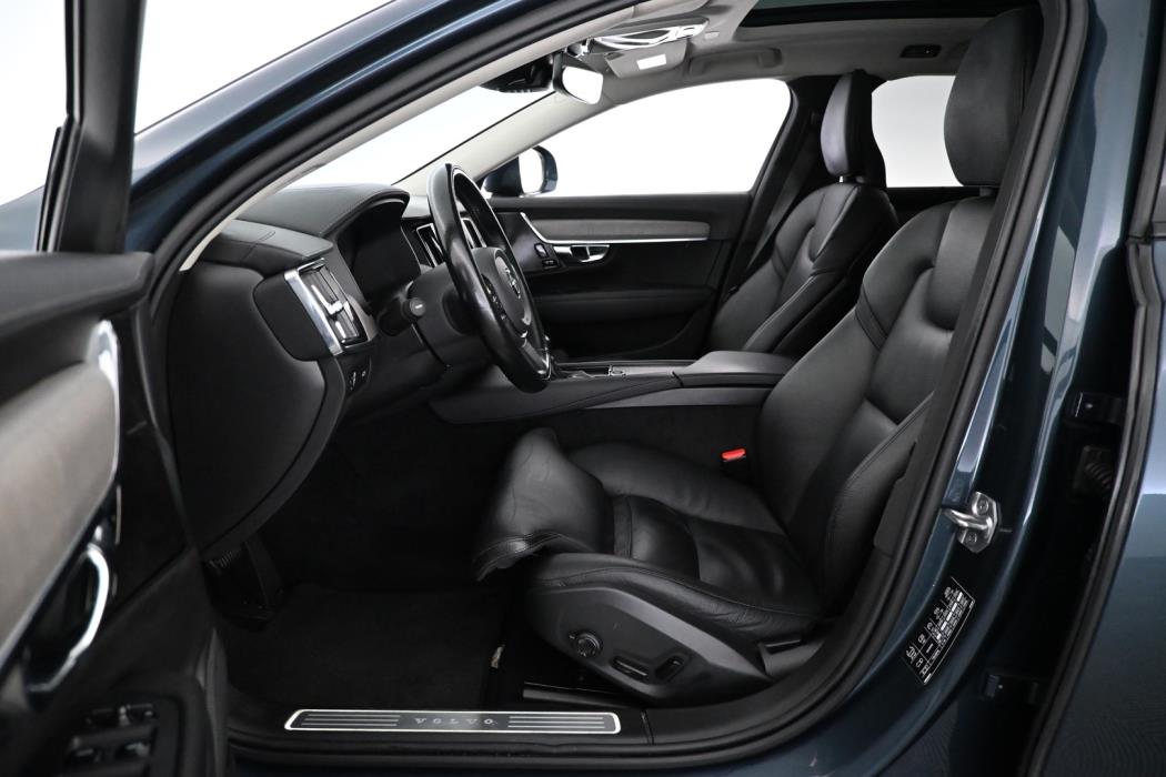 VOLVO V90 Cross Country 2021
