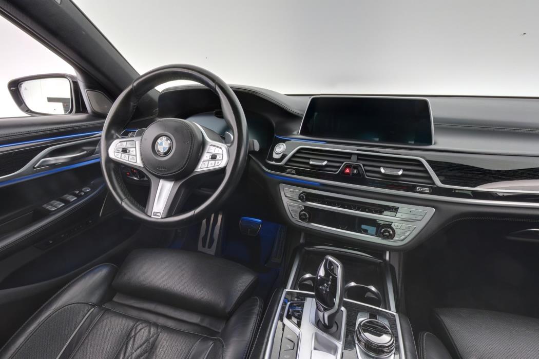 BMW 745 2019