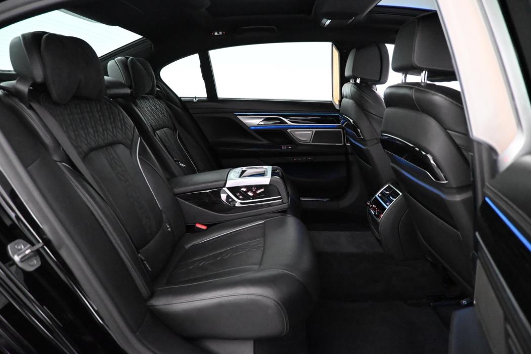 BMW 745 2019