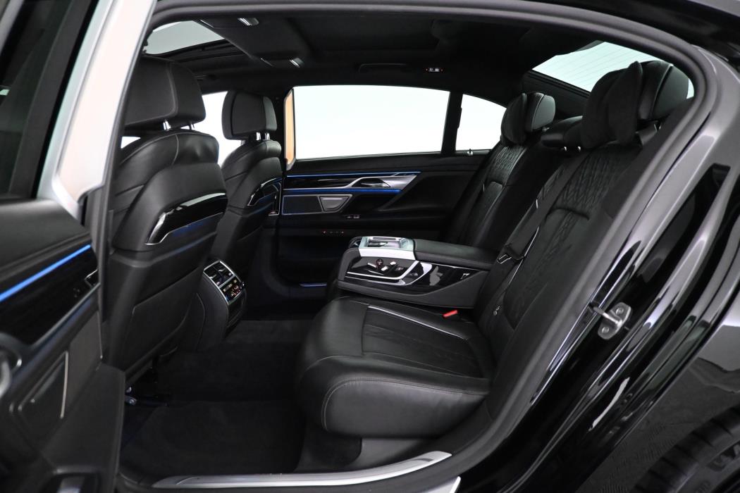 BMW 745 2019
