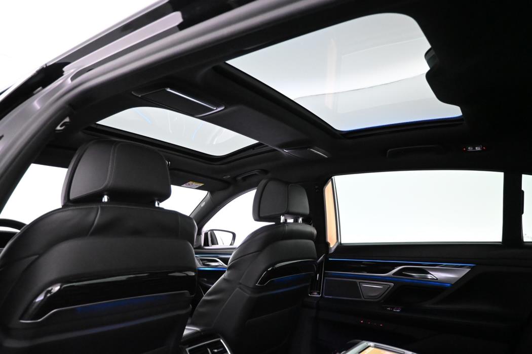 BMW 745 2019