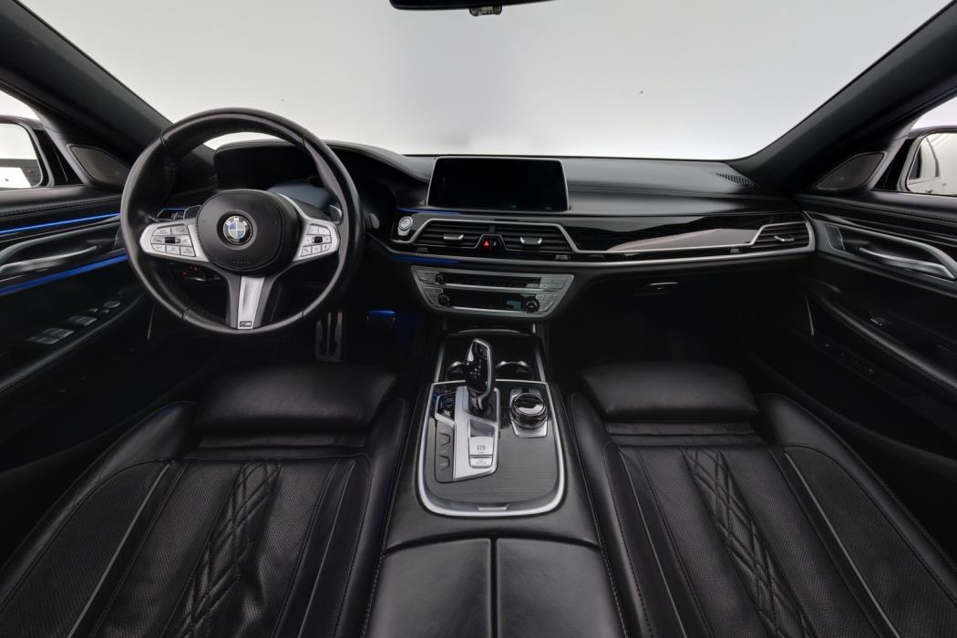 BMW 745 2019