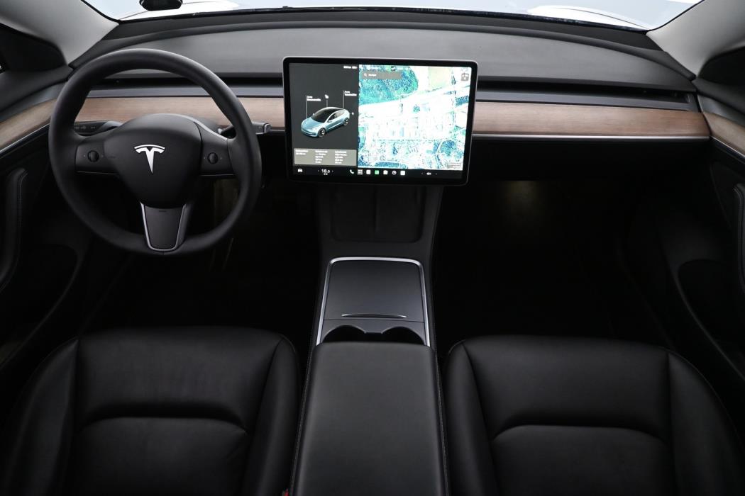 TESLA Model 3 2021