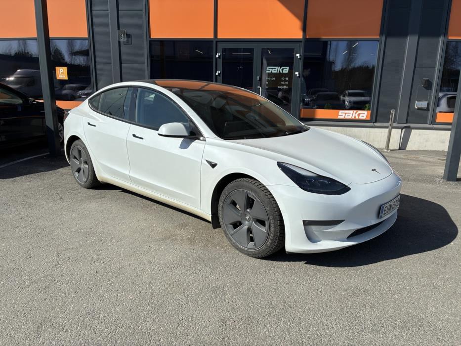 TESLA Model 3 2022