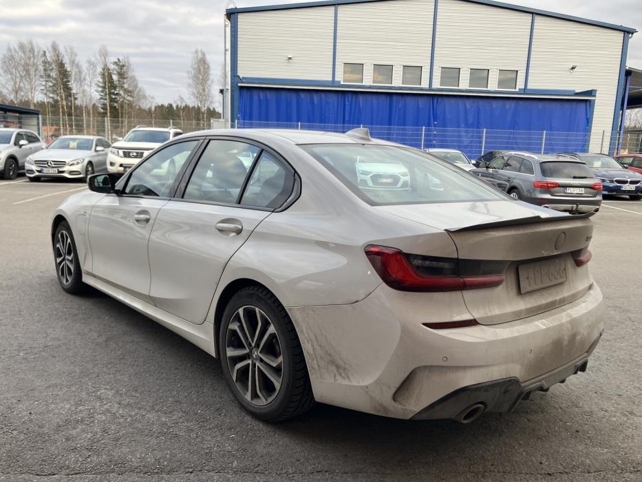 BMW 330 2019