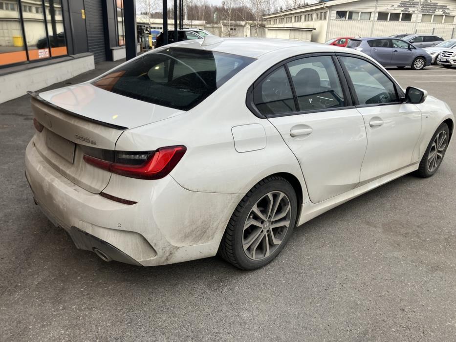 BMW 330 2019