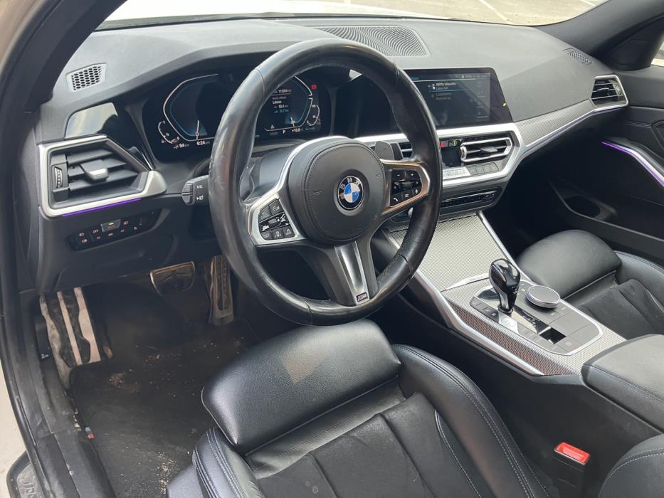 BMW 330 2019