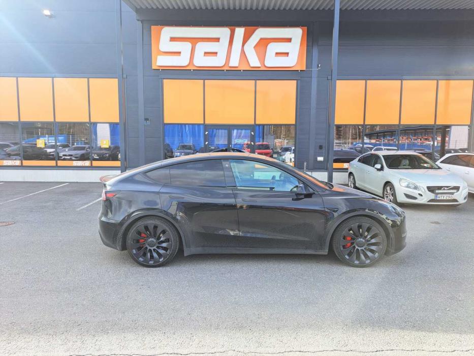 TESLA Model Y 2023