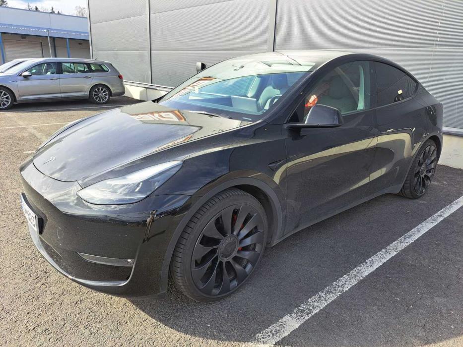TESLA Model Y 2023