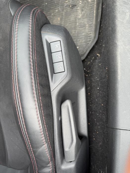 PEUGEOT 308 2015