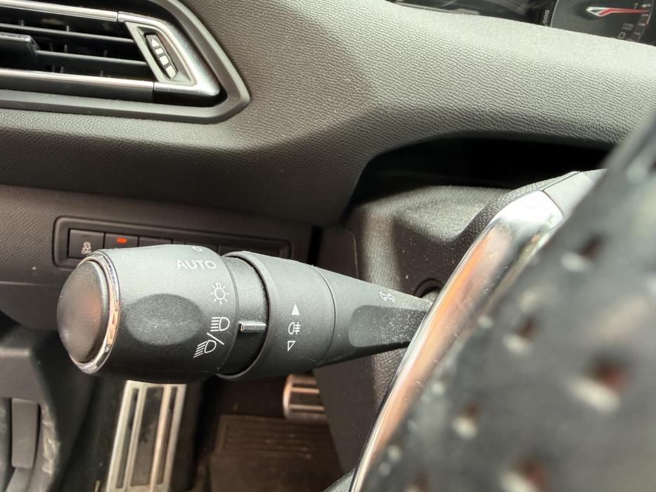 PEUGEOT 308 2015