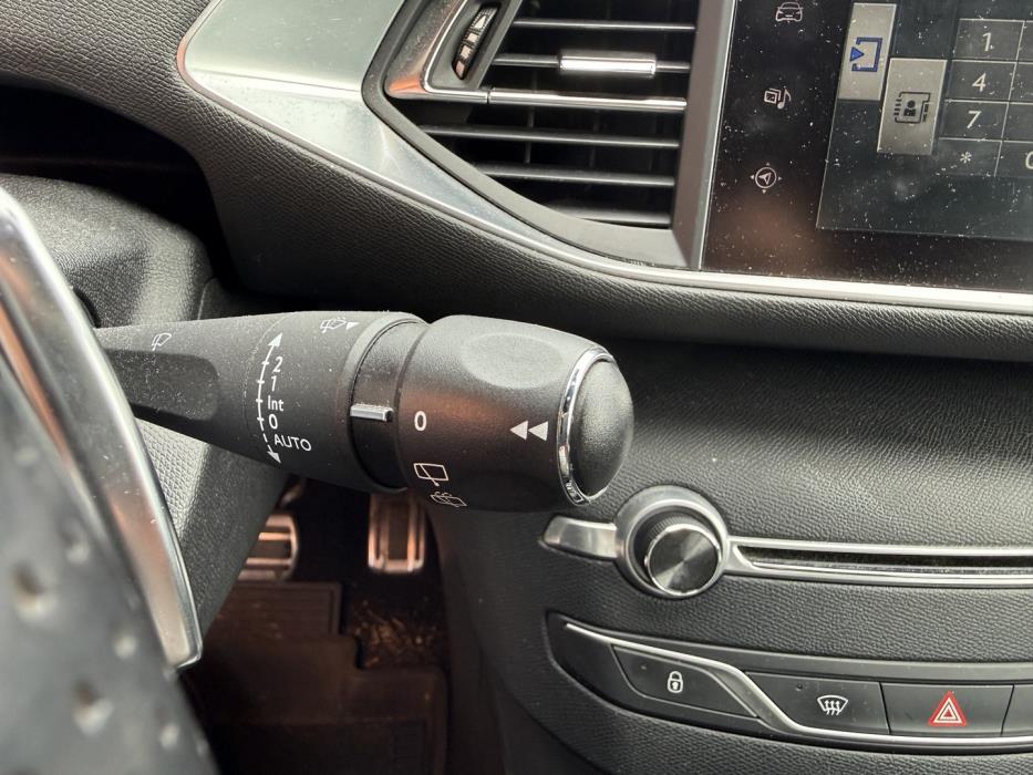 PEUGEOT 308 2015