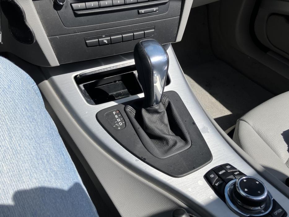 BMW 330 2011