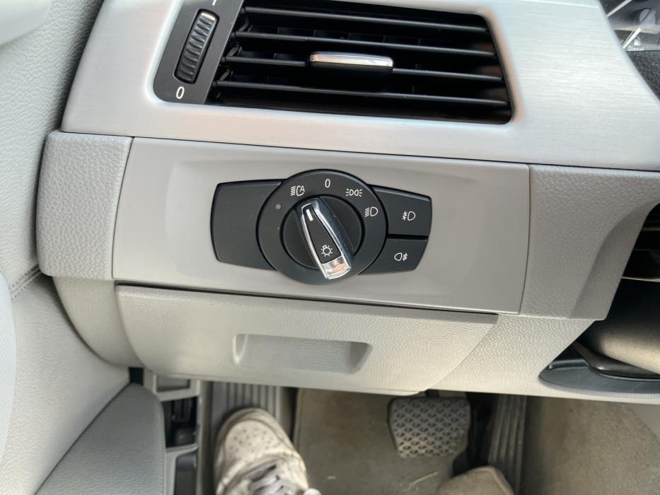 BMW 330 2011