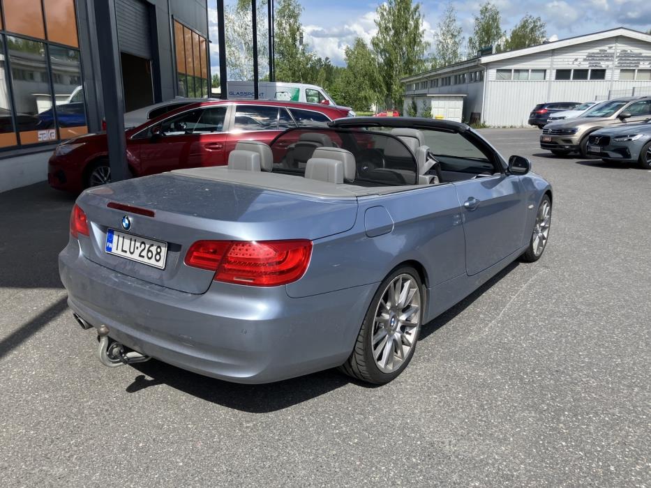 BMW 330 2011