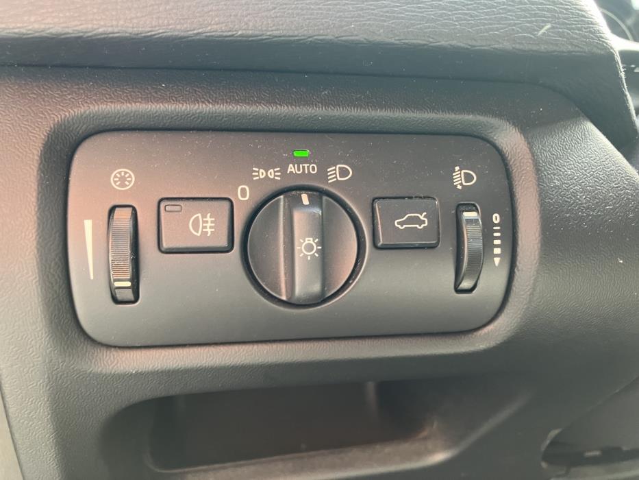 VOLVO V40 2018