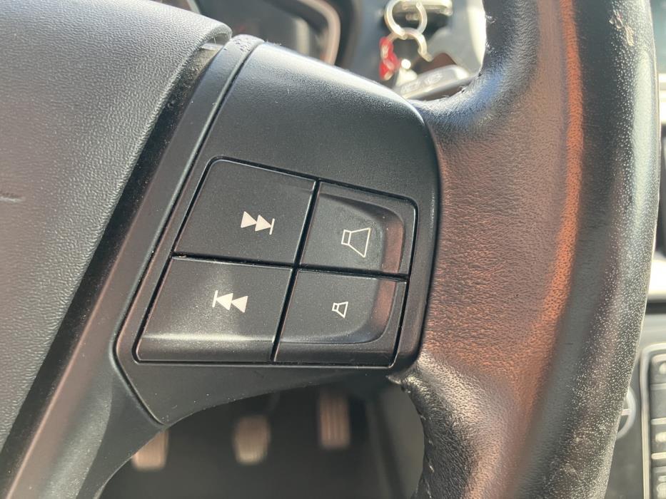 VOLVO V40 2018