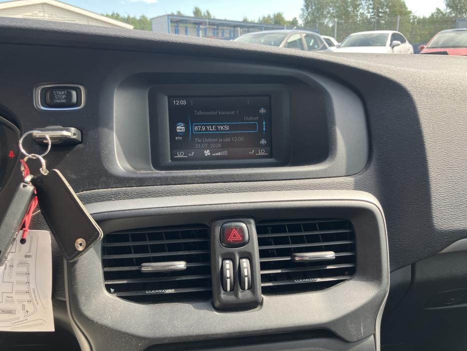 VOLVO V40 2018