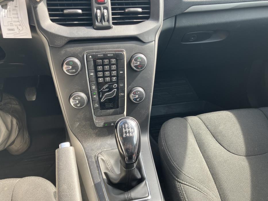VOLVO V40 2018