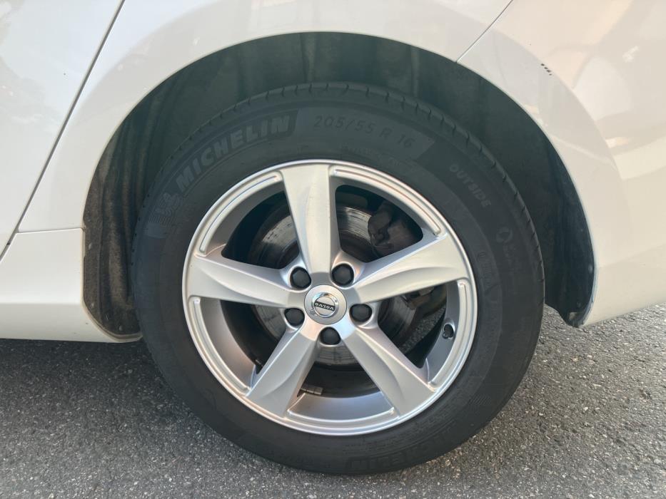 VOLVO V40 2018