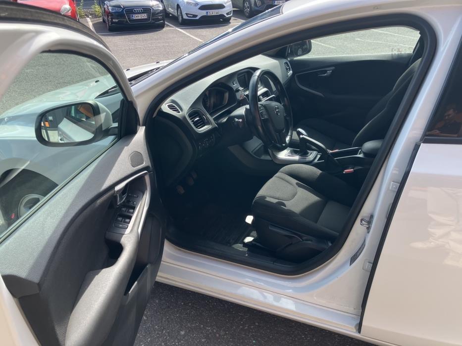 VOLVO V40 2018
