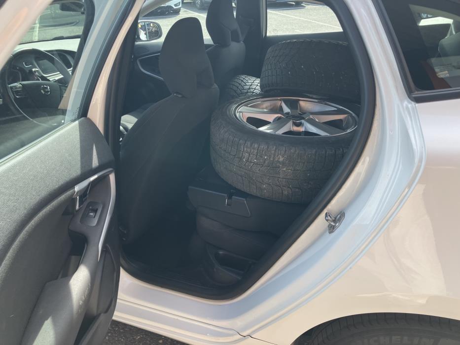 VOLVO V40 2018