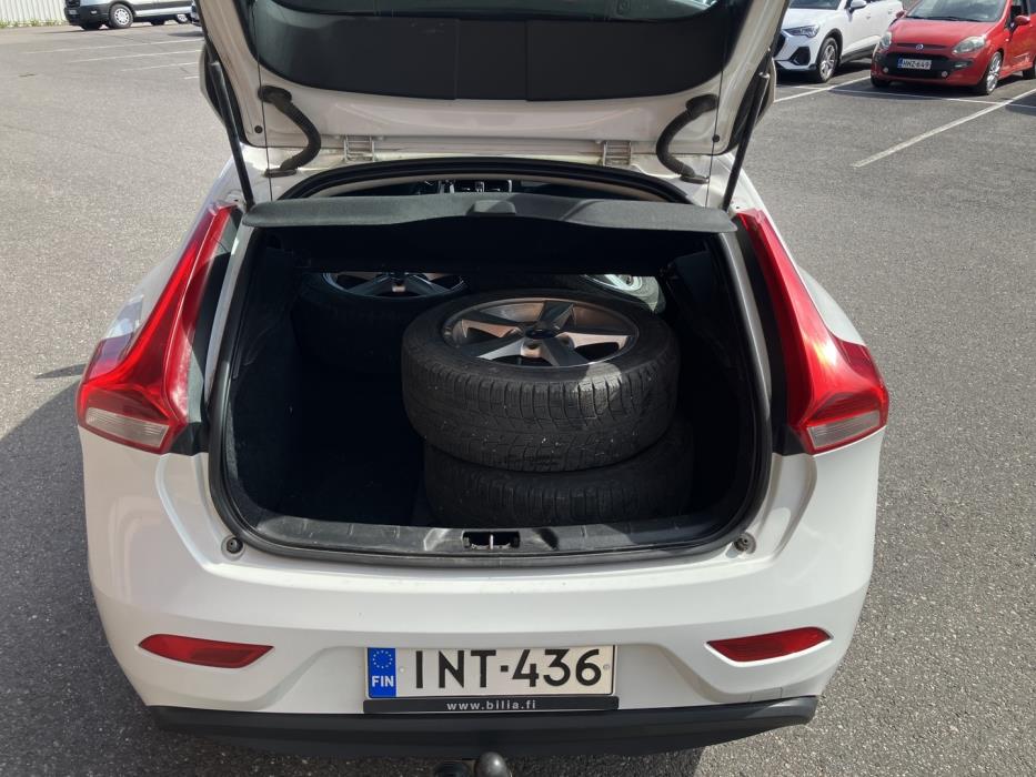 VOLVO V40 2018