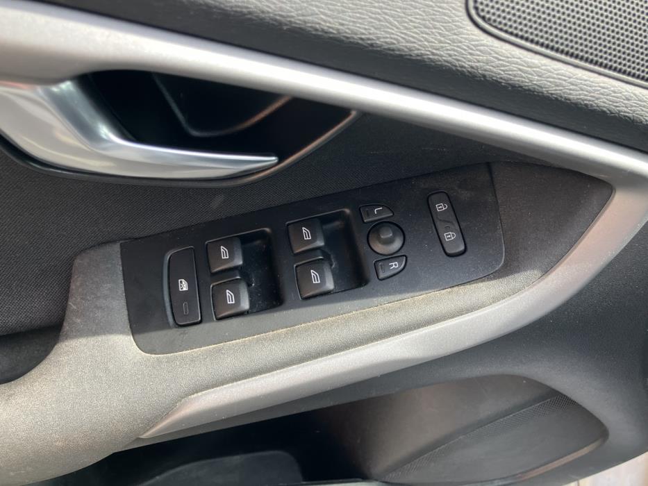 VOLVO V40 2018