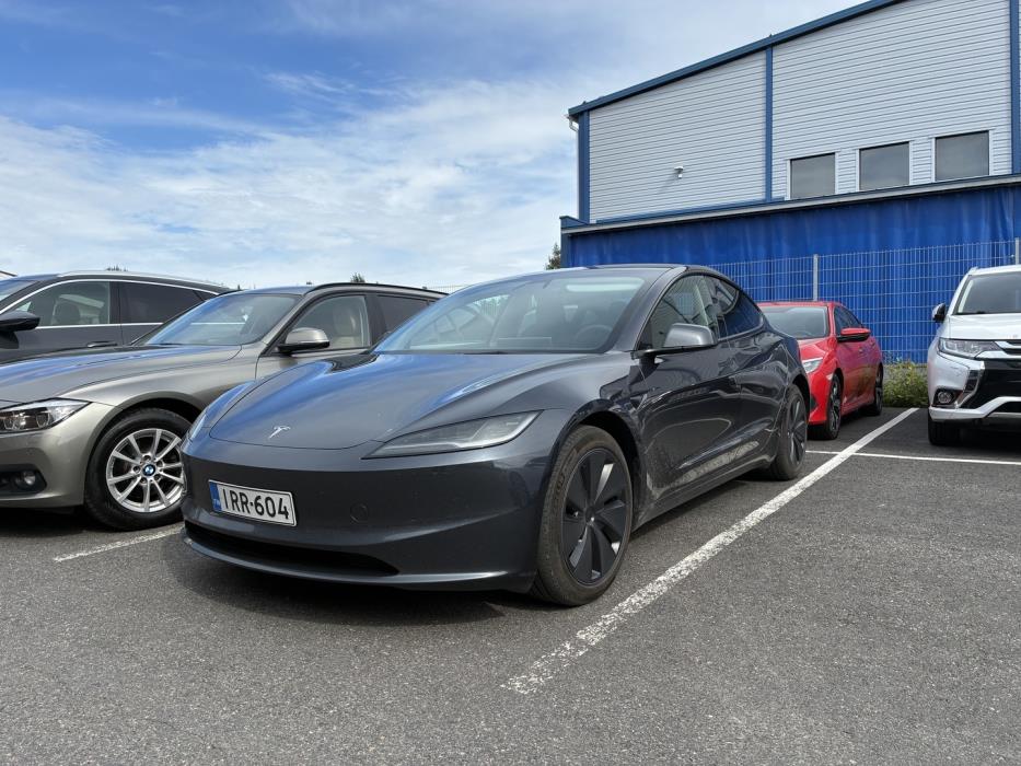 TESLA Model 3 2024