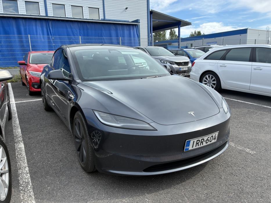 TESLA Model 3 2024