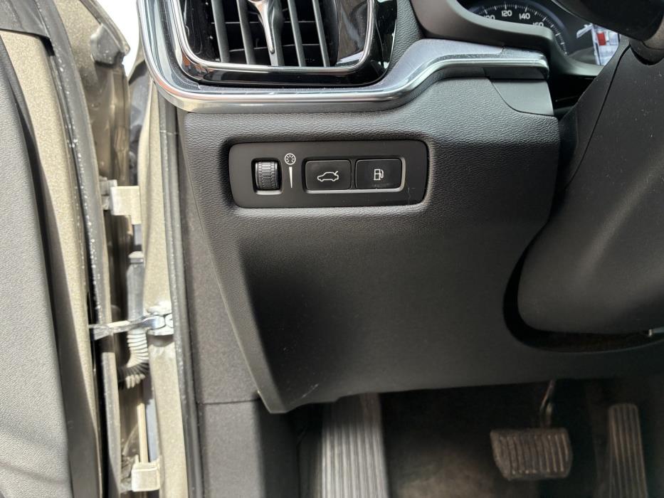VOLVO V60 2020