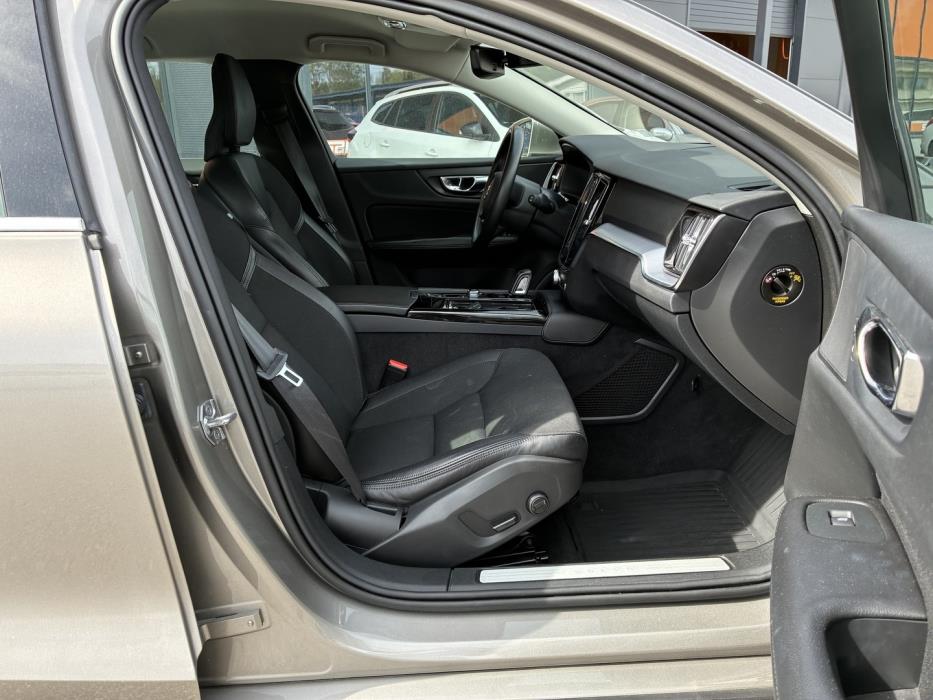 VOLVO V60 2020