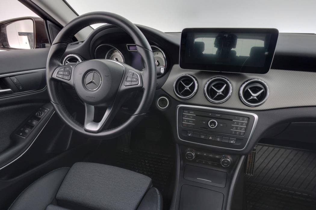 MERCEDES-BENZ GLA 2016