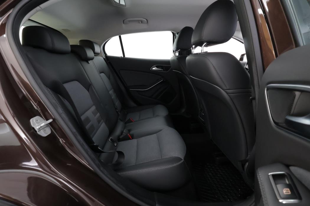 MERCEDES-BENZ GLA 2016