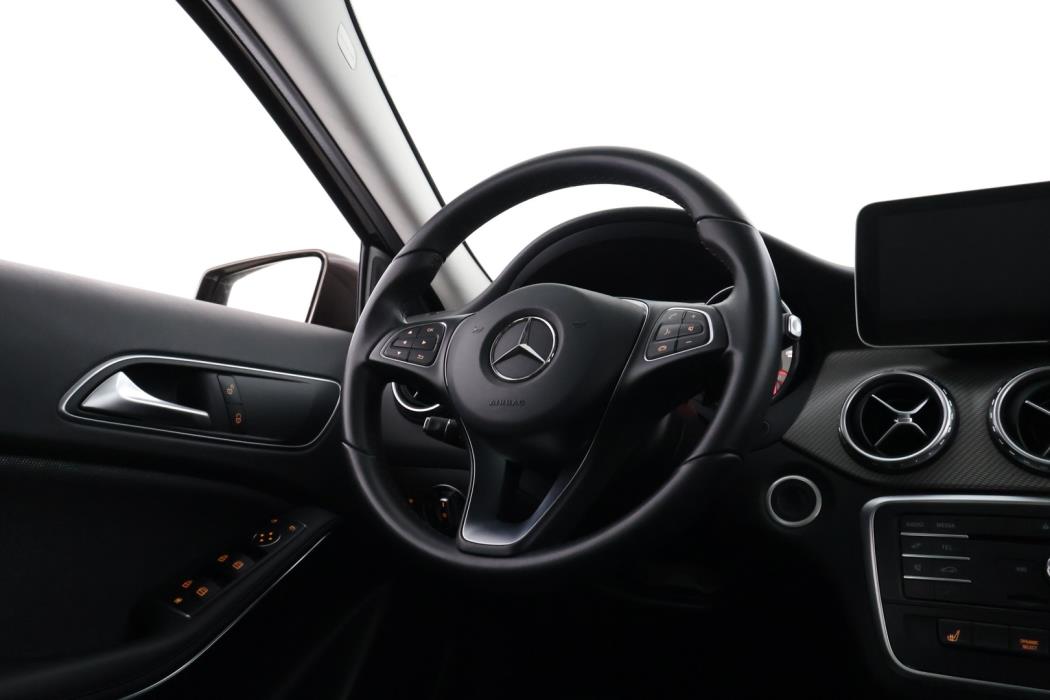 MERCEDES-BENZ GLA 2016