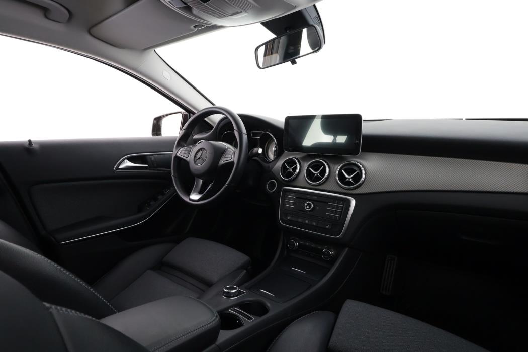 MERCEDES-BENZ GLA 2016