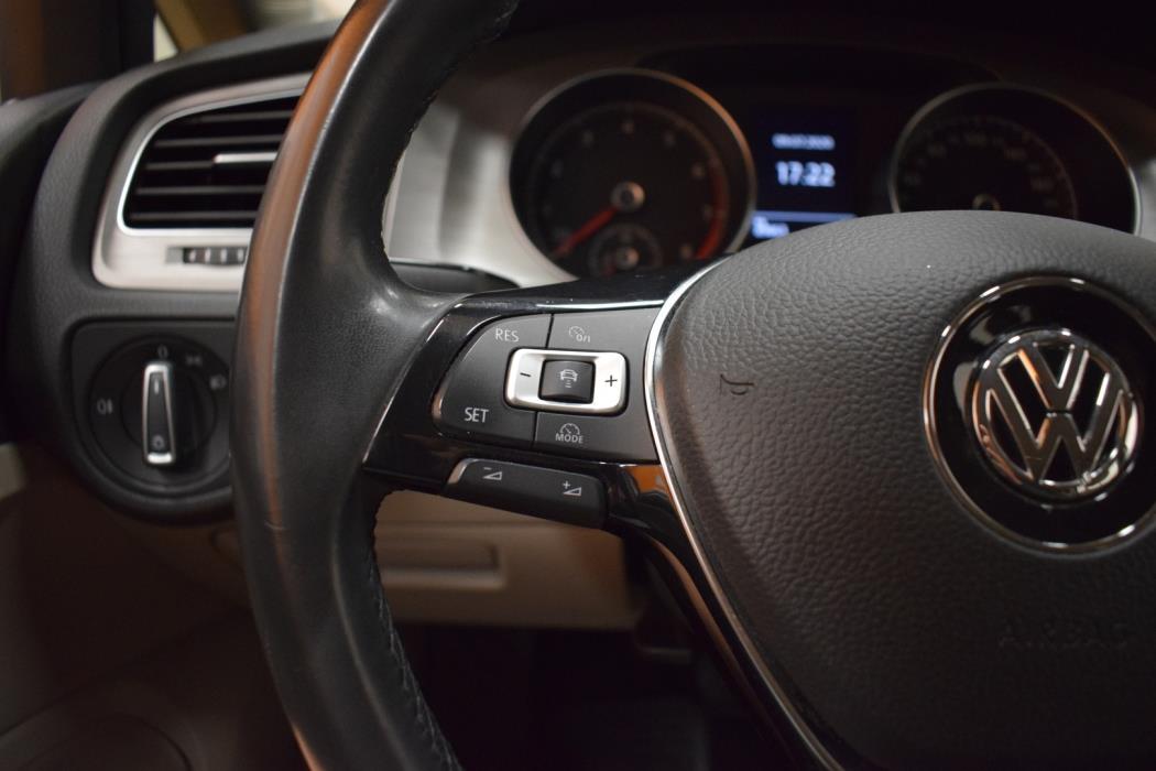 VOLKSWAGEN Golf 2015