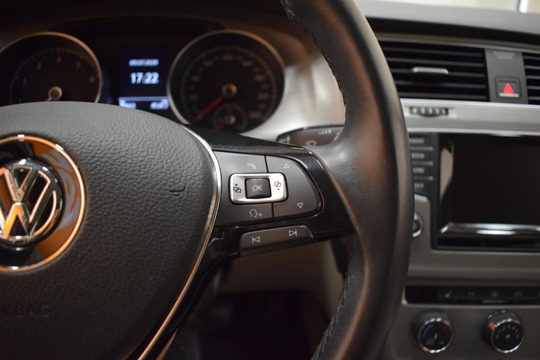 VOLKSWAGEN Golf 2015