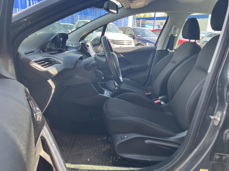 PEUGEOT 208 2016