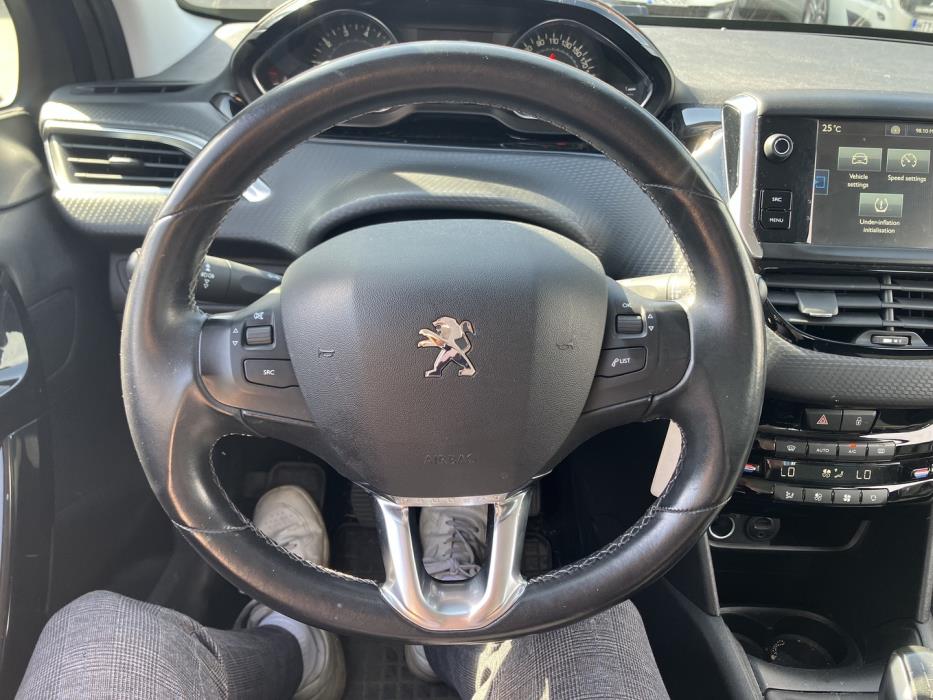 PEUGEOT 208 2016
