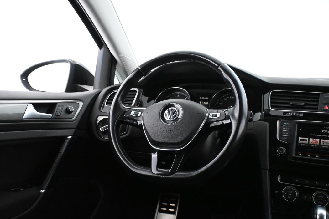VOLKSWAGEN Golf 2016