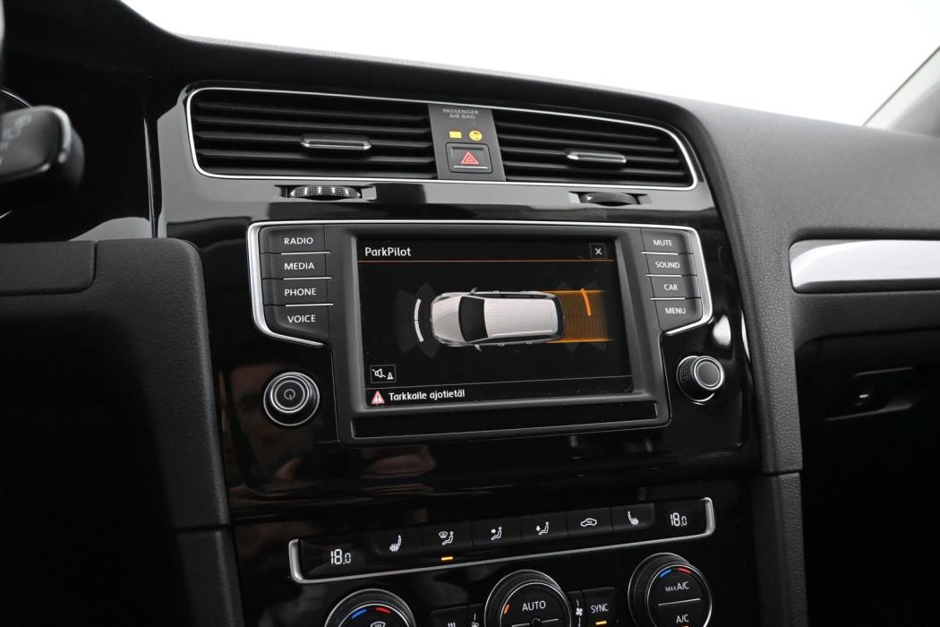 VOLKSWAGEN Golf 2016