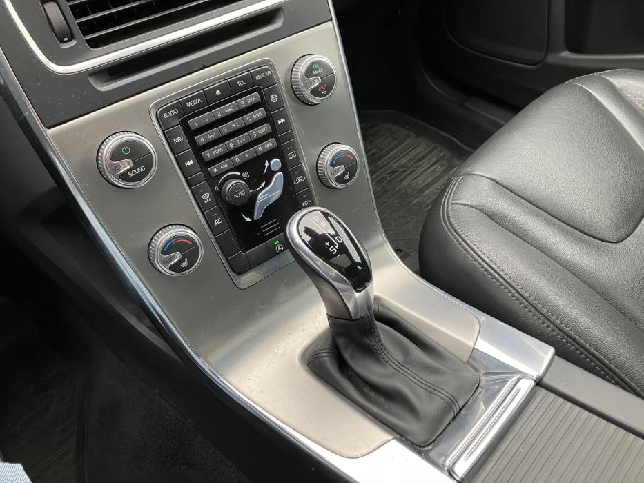 VOLVO V60 2016