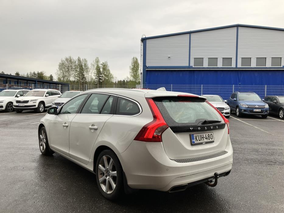 VOLVO V60 2016