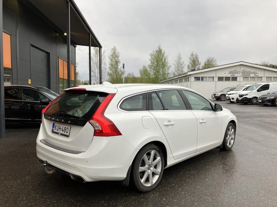 VOLVO V60 2016