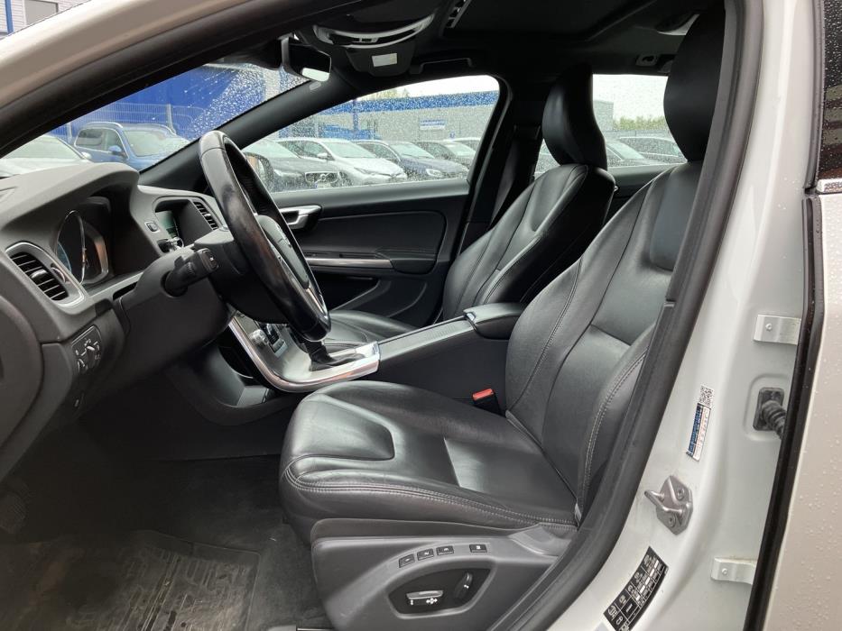 VOLVO V60 2016